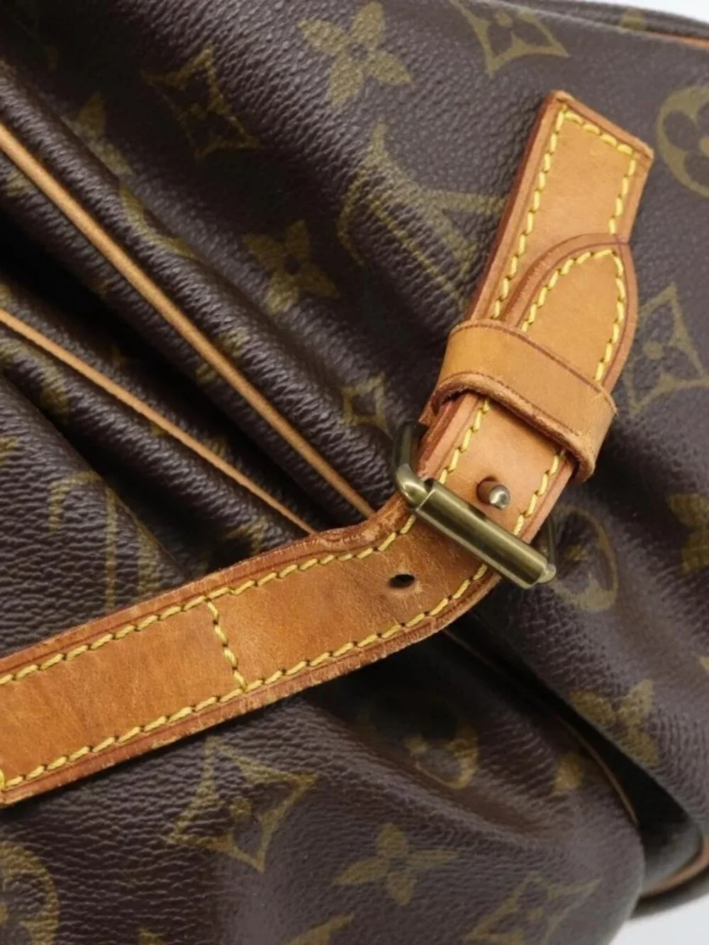 LOUIS VUITTON Monogram Saumur 35 Shoulder Bag M42254 LV Auth ka4885